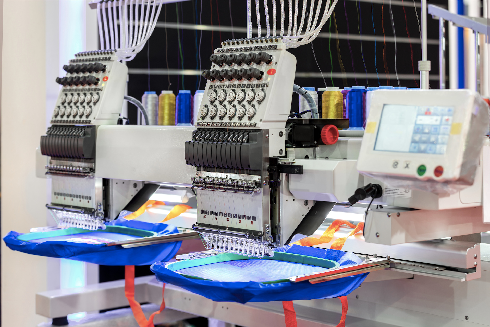 Multi-needle commercial embroidery machine