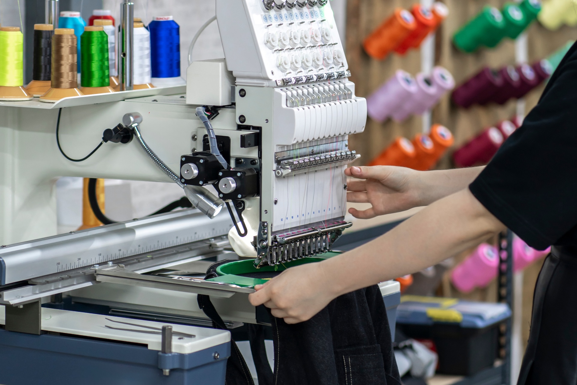 commercial multi-needle embroidery machine