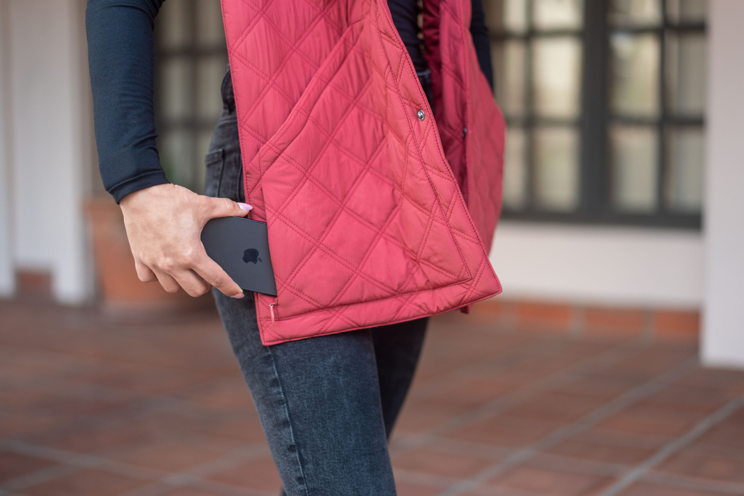 Red quilted Puffer Hug 418 Scarf shown flat, diamond-stitched, with visible snap buttons.
